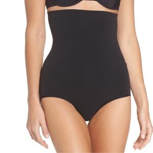 SPANX Higher Power Shaper Panties NEW Size M Black